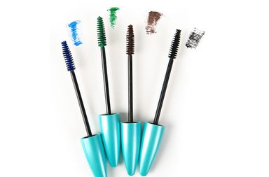 شروط وضع الماسكارا الملوّنة في الصيف