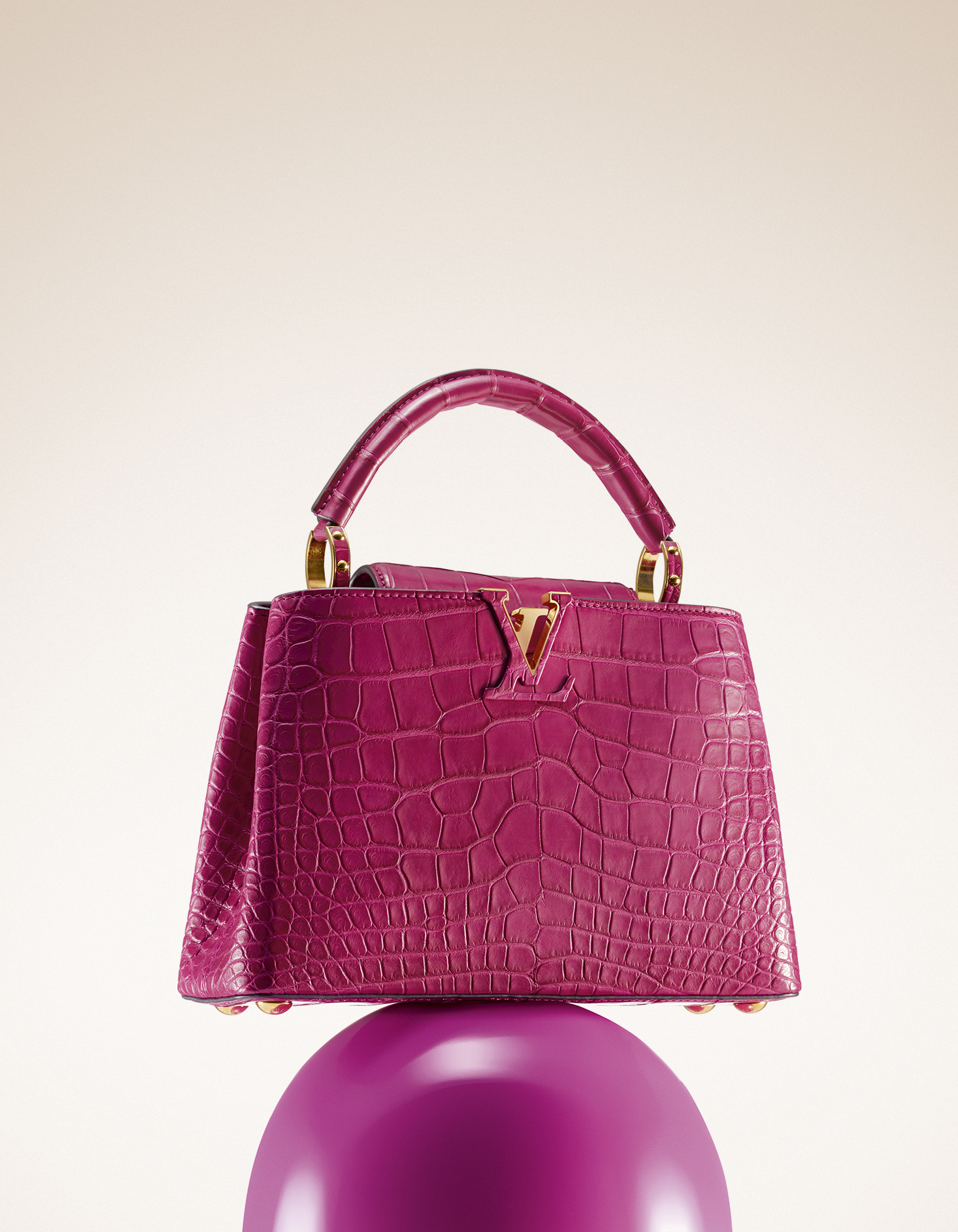 لاطلالة مميزة، اختاري حقيبة Louis Vuitton Capucines