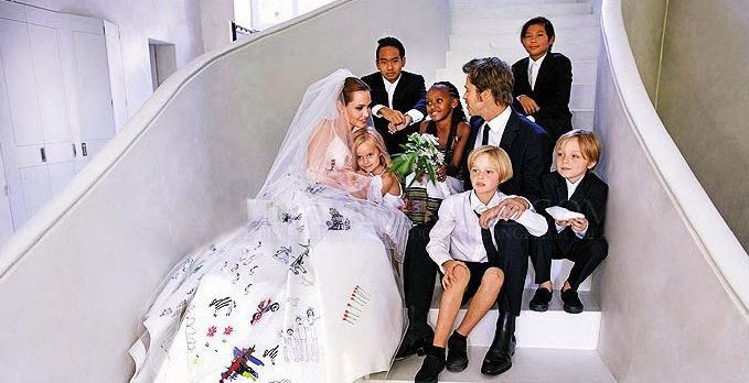 صورة السلالم من حفل زفاف أنجلينا جولي وبراد بيت 