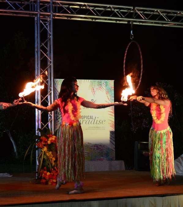 العرض الناري المذهل المثير للإعجاب ضمن الحفل