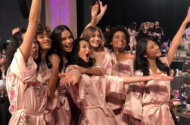 ليست سهلة أبداً، شروط قبول عارضات فيكتوريا سيكرت لم تكن ببالك!