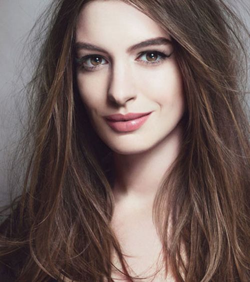 الآي لاينر الممدود مع الهايلايتر المضيء للبشرة