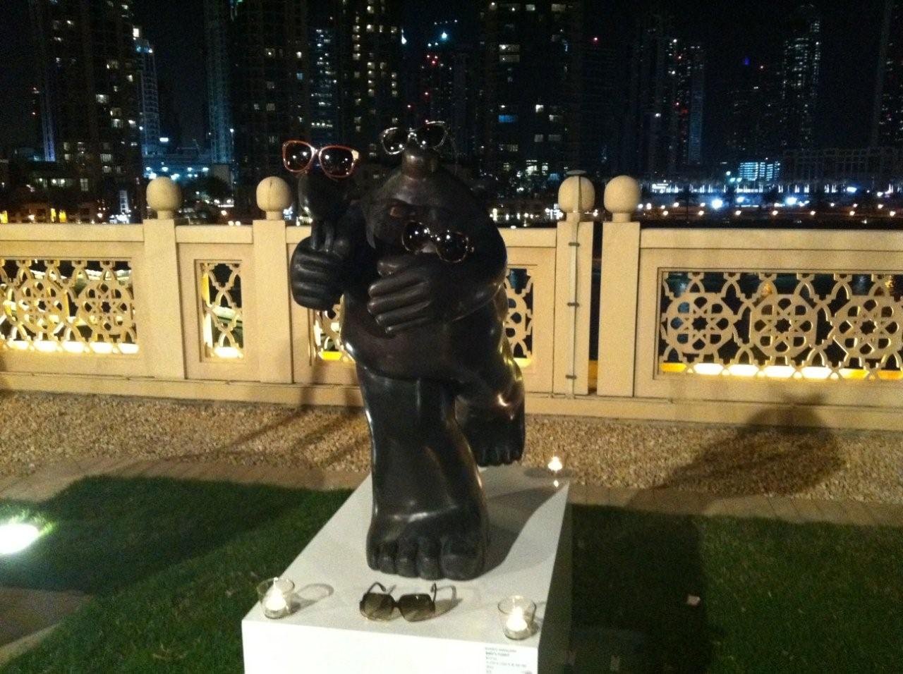 نظارات كلوي معروضة على أحد أعمال