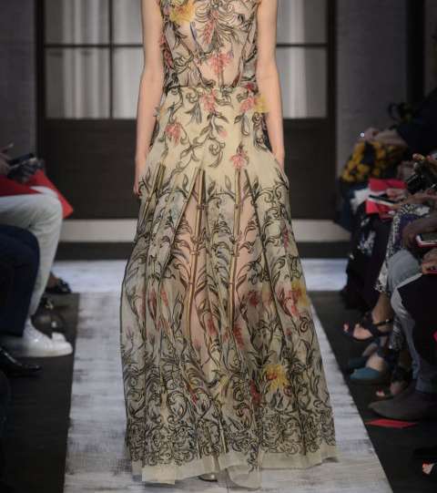 من اجمل الفساتين الراقية لشتاء 2016، فستان Schiaparelli المطبع بالازهار