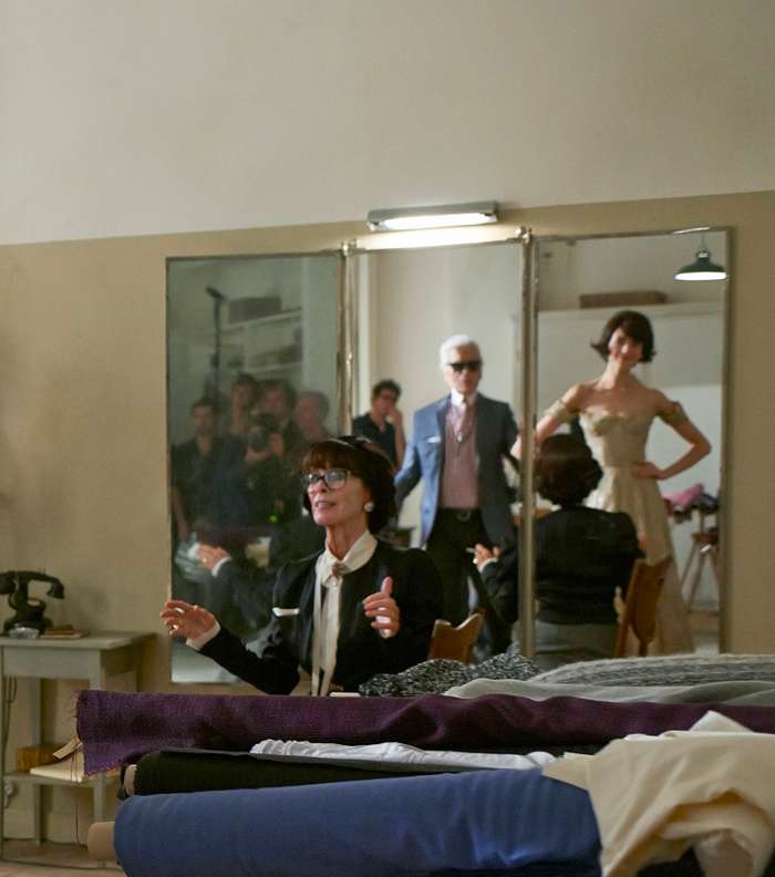 من فيلم The Return الخاصّ بشانيل، إليك كارل لاغرفلد مع  Kati Nescher و Geraldine Chaplin