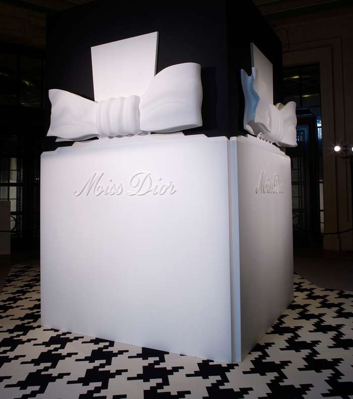 عقدة ديور الشهيرة التي أطلقت لأول مرّة العام 1947 