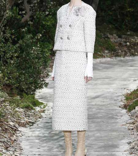 إطلالة 13 من مجموعة Chanel للازياء الراقية لربيع 2013