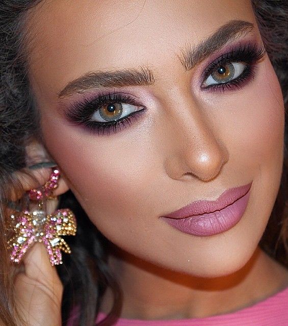 المكياج الزهري مع أحمر الشفاه