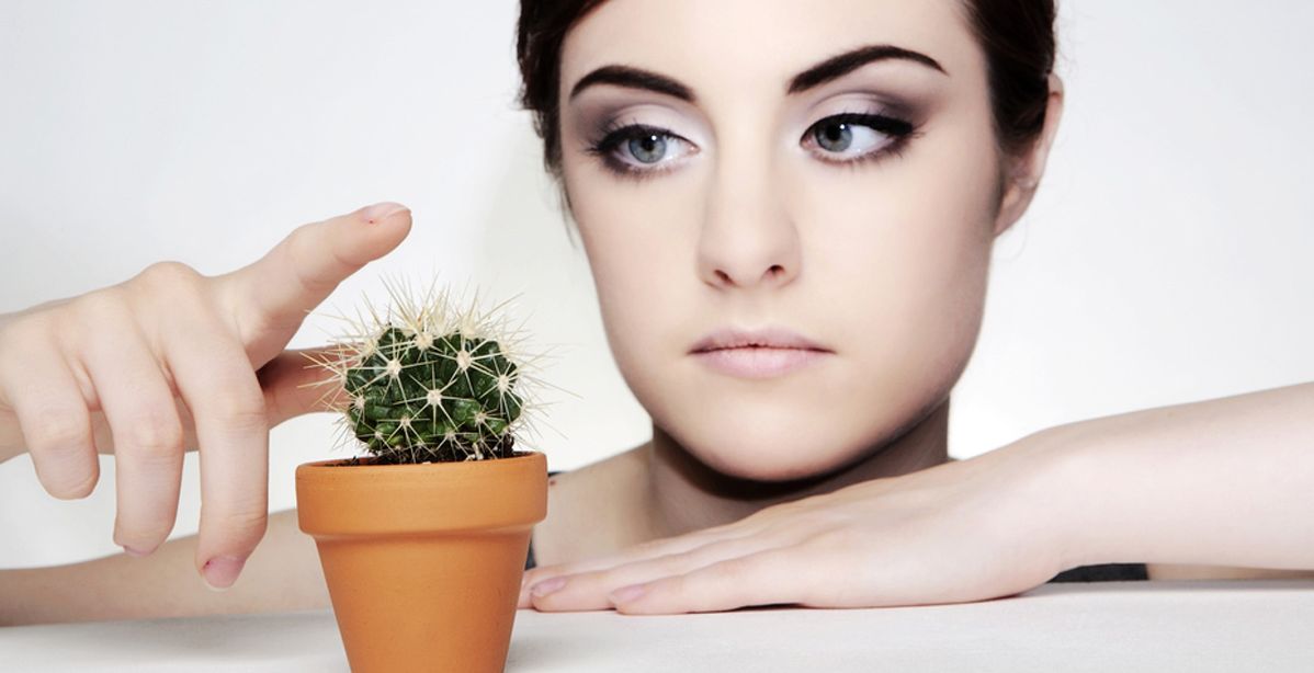 مشاكل جمالية لا تفهمها الا صاحبة البشرة الحساسة