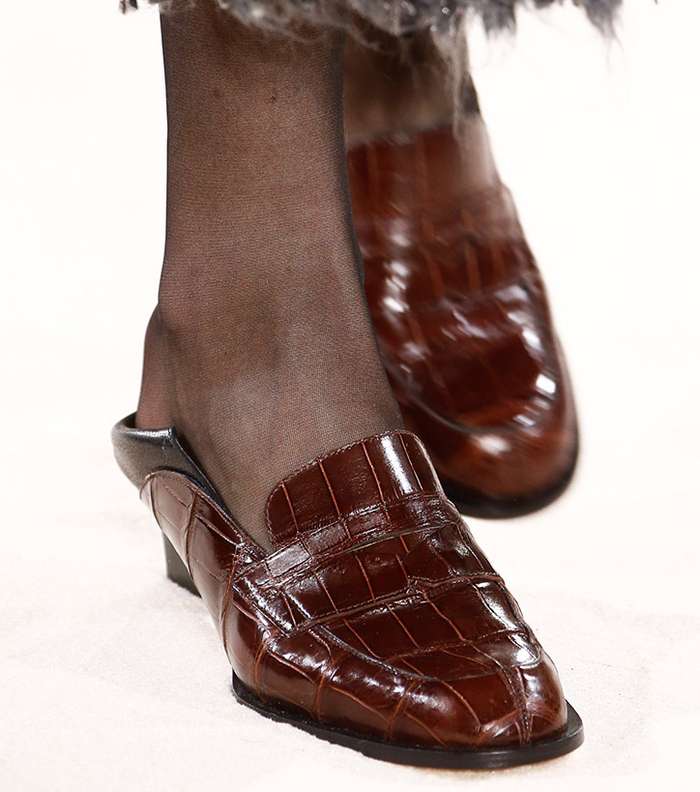 حذاء لويفي المول والمسطح من جلد التمساح لشتاء 2017