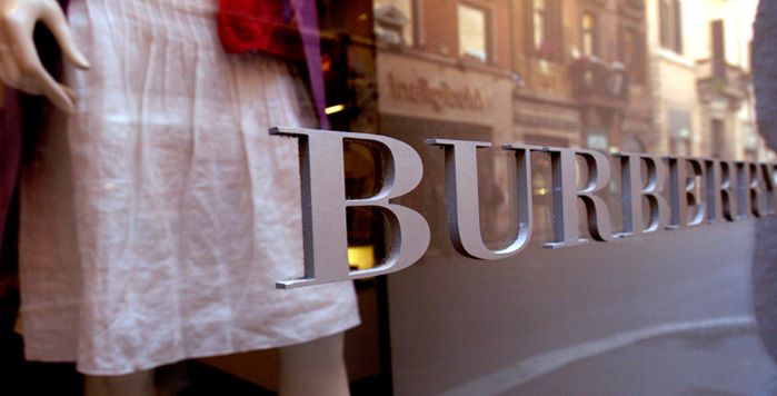 متجر جديد لـ Burberry في مول الإمارات- دبي