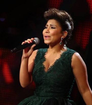 شيرين تتألق بأحلى المجوهرات