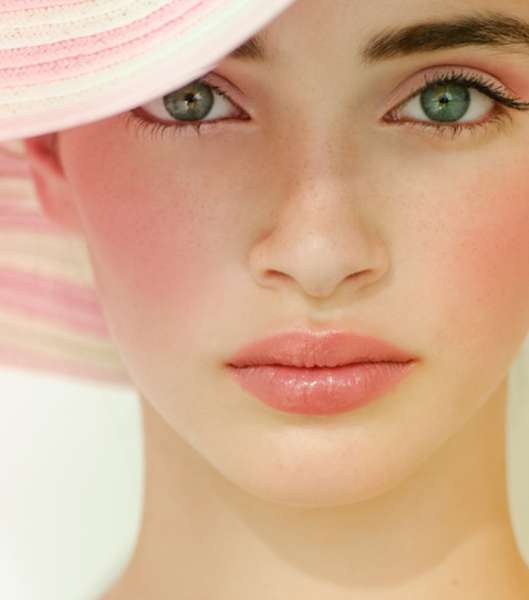 الزهري يواكب صيحات ماكياج المراهقات في مختلف المواسم 