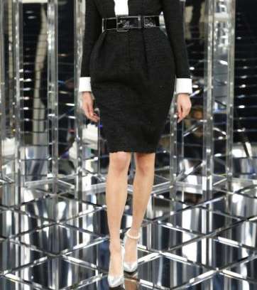 التايور بلوني الابيض والاسود مع الحزام على الخصر من Chanel لصيف 2017