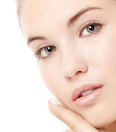 كيف تعتنين ببشرتك عندما تبلغين العشرين؟