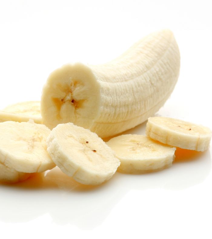 الموز مبيّض طبيعي للأسنان