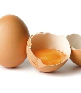 البيض غنيّ بالفيتامينات المفيدة للمعان شعرك