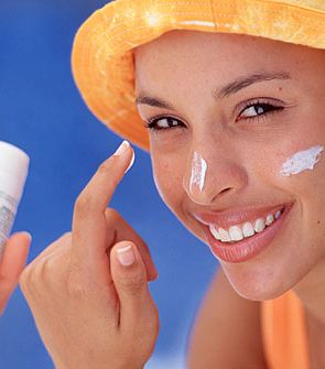 احمي شفتيك من أشعة الشمس بكريم الوقاية