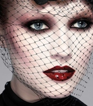 صور اخطاء مكياج في بشرة الوجه والعيون والشفاه 