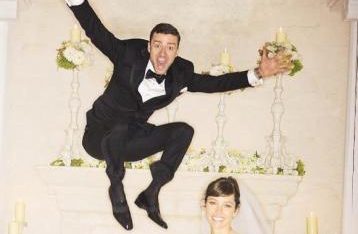 "Mirrors"... هدية جيسيكا بيل في عيد الحب