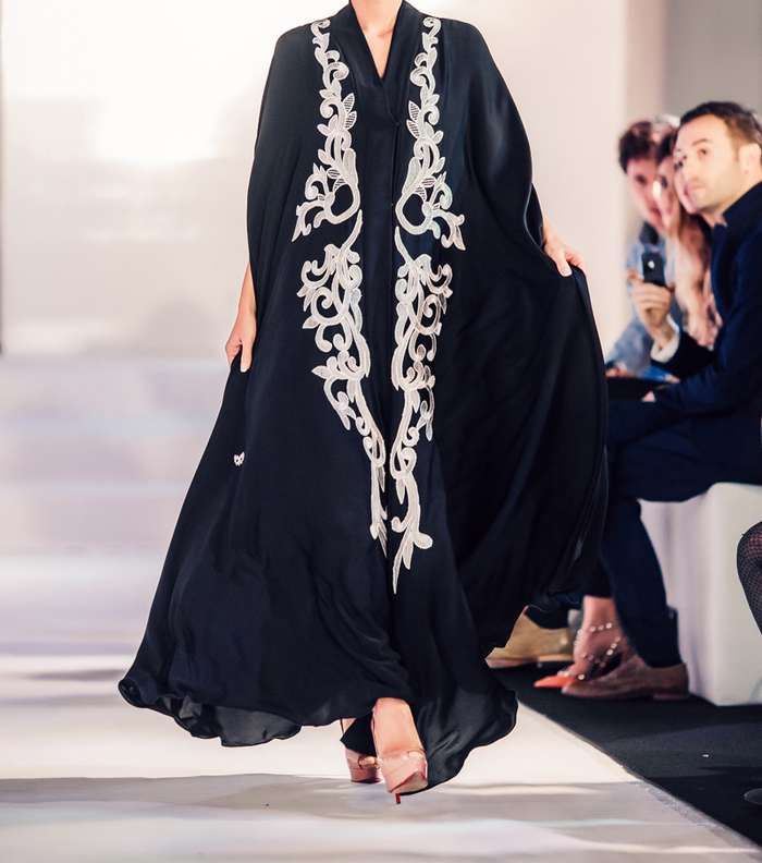 صور اخر موديلات العبايات بين يديك