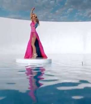 من أفضل محطات جورج شقرا لعام 2013، ارتداء بريتنسي سبيرز لفستان من توقيع في فيديو كليبها الجديد