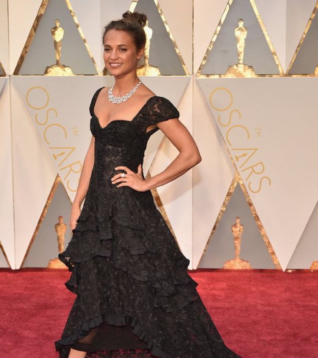 صور اجمل فساتين دانتيل مستوحاة من النجمات