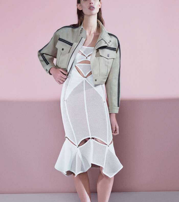 الفساتين بقماش الـ Mesh من Herve Leger