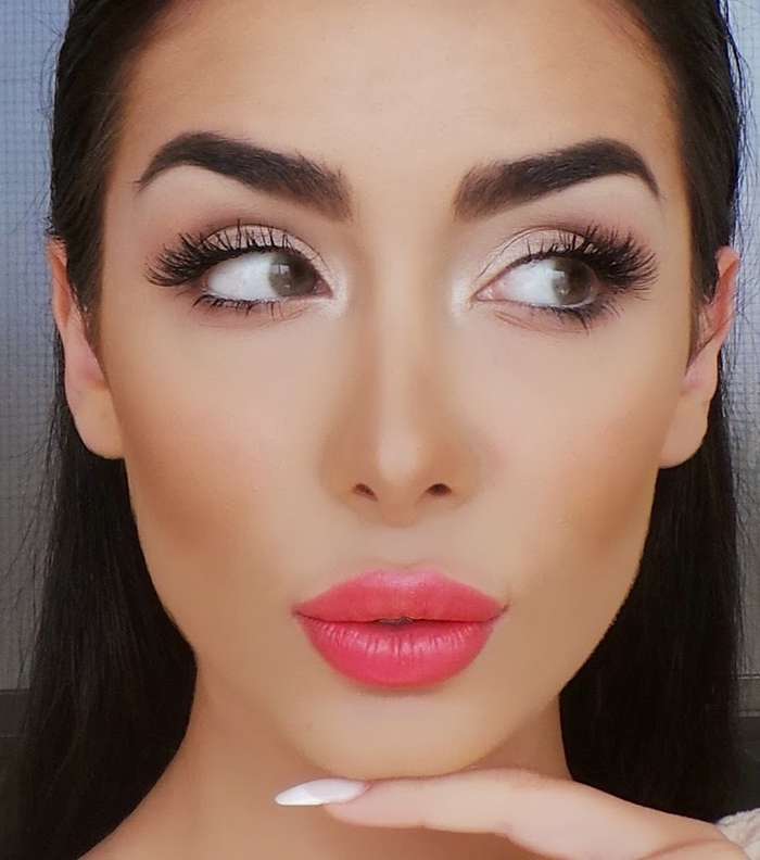 مكياج ناعم وخفيف