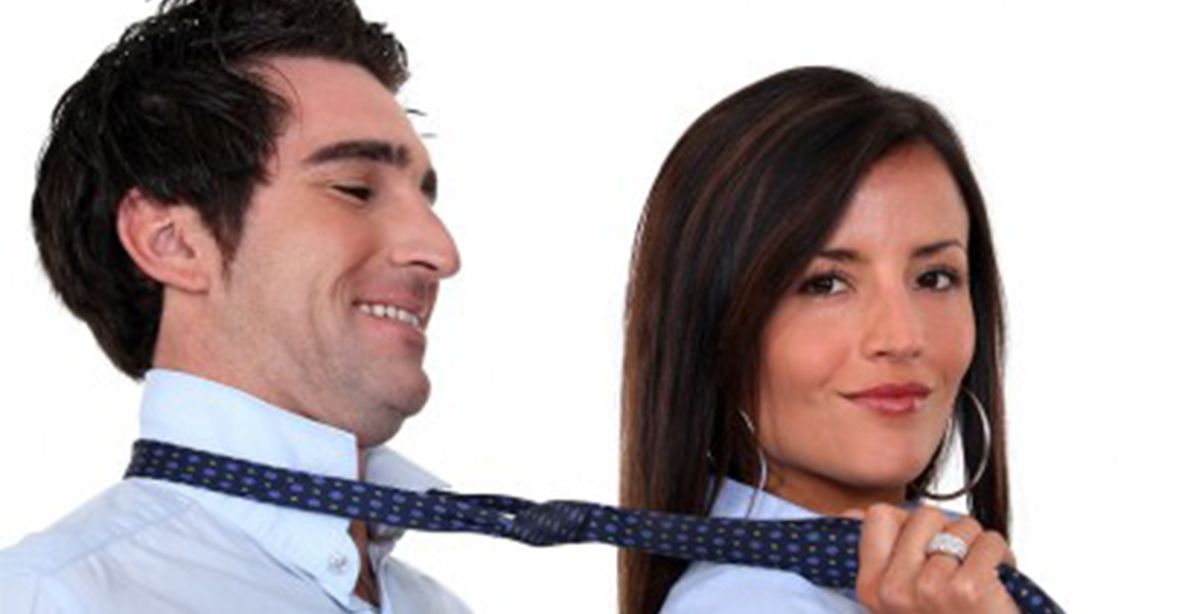 كيف تسيطرين على رجل برج الاسد