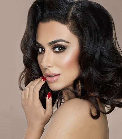 الرموش والأظافر الإصطناعية في مجموعة جديدة من هدى بيوتي