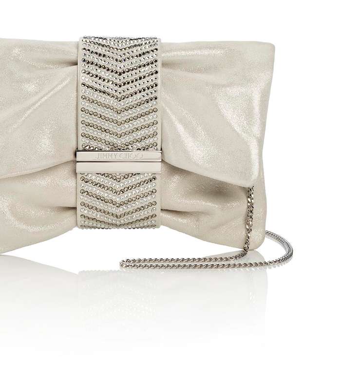 حقيبة صغيرة لإتمام إطلالة العروس الأنثويّة