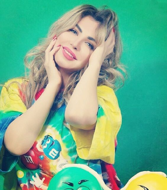 حليمة بولند تعتمد المكياج الطبيعي الناعم