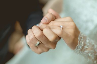 إقبال درندري تثير الجدل بتغريدة حول السماح للمرأة بتزويج نفسها