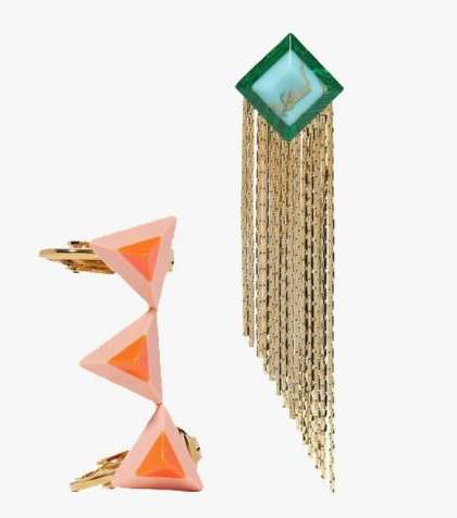 اقراط من فندي Fendi بالاشكال الهندسية لصيف 2017 وكل قرط بشكل مختلف
