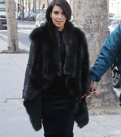 كيم كارداشيان تختار الملابس الغير مناسبة لفترة حملها