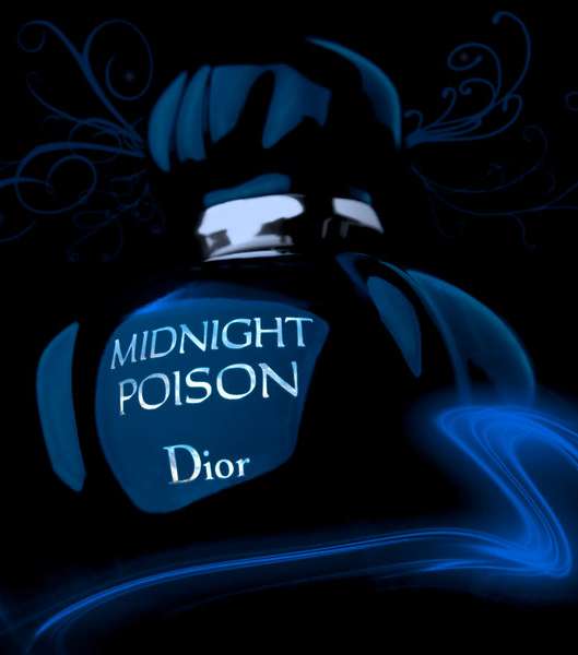  يفيض Midnight Poison بالتألّق والسحر مع نفحات الخشب والباتشولي والحمضيات، يناسب طبيعتك المغرية