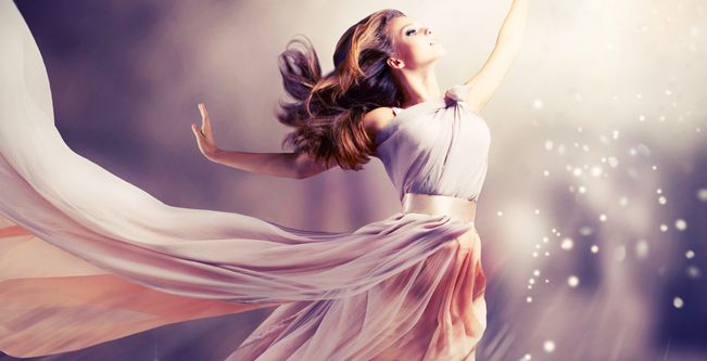 الفتاة في سن العشرين 