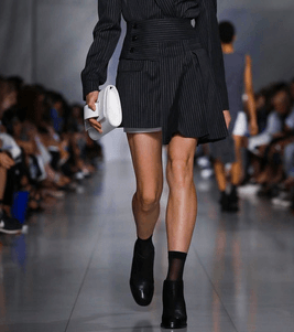 موضة السترة باسلوب الكيمونو لصيف 2106 من DKNY