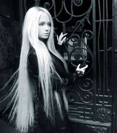 فاليريا لوكيانوفا تقلّد باربي في كل تقاصيل حياتها