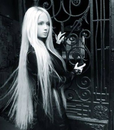 فاليريا لوكيانوفا تقلّد باربي في كل تقاصيل حياتها