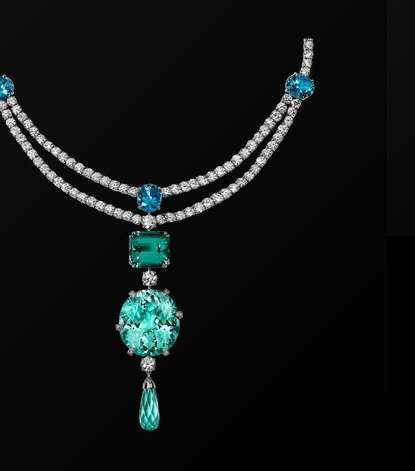 تناغم الأزرق والأخضر مع مجوهرات Piaget 