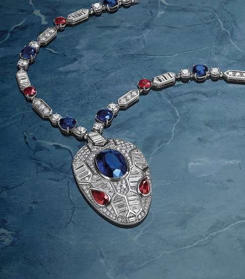 قلادة Serpenti Seduttori من علامة بولغري