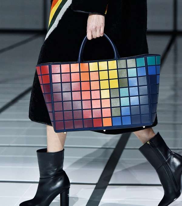 حقيبة The Ebury من Anya hindmarch من ابرز الشنط التي نتوقع ان تبرز هذا الموسم