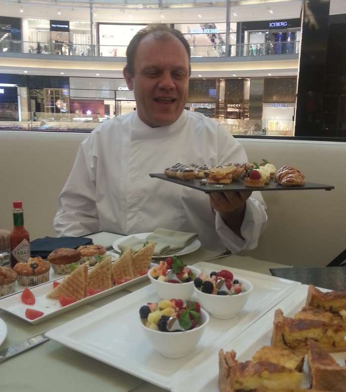 نتعرّف على الطباخ الإيطالي الخبير بالأذواق الرفيعة في Armani Cafe