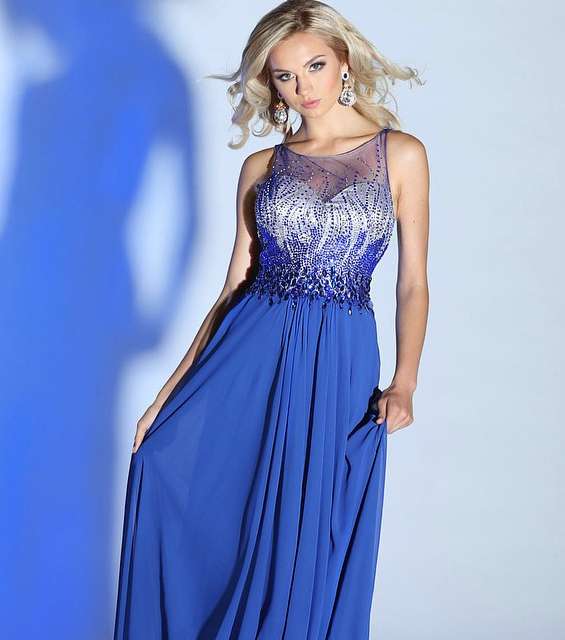 الفستان الشيفون الأزرق