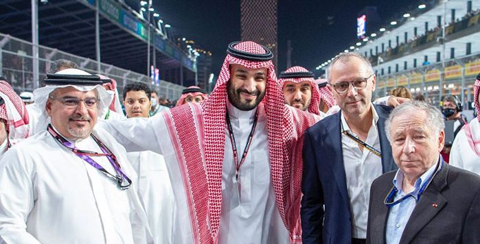 بالفيديو، لحظة وصول الأمير محمد بن سلمان إلى حلبة سباق "فورمولا 1" في جدة