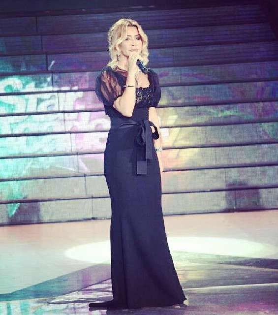 نوال الزغبي تتألق دائماً بالفساتين باللون الأسود