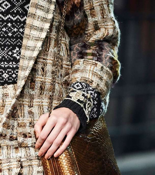 حقيبة كتف من الترتر من CHANEL من مجموعة Metiers D'art 2016