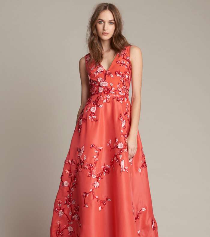 موضة الفستان المطرز الرسمي من مونيك لوييه